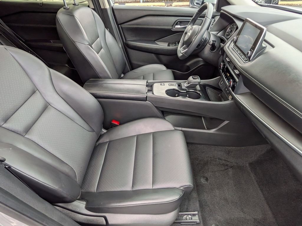 Used 2024 Nissan Rogue SV w/ SV Premium Package image 26