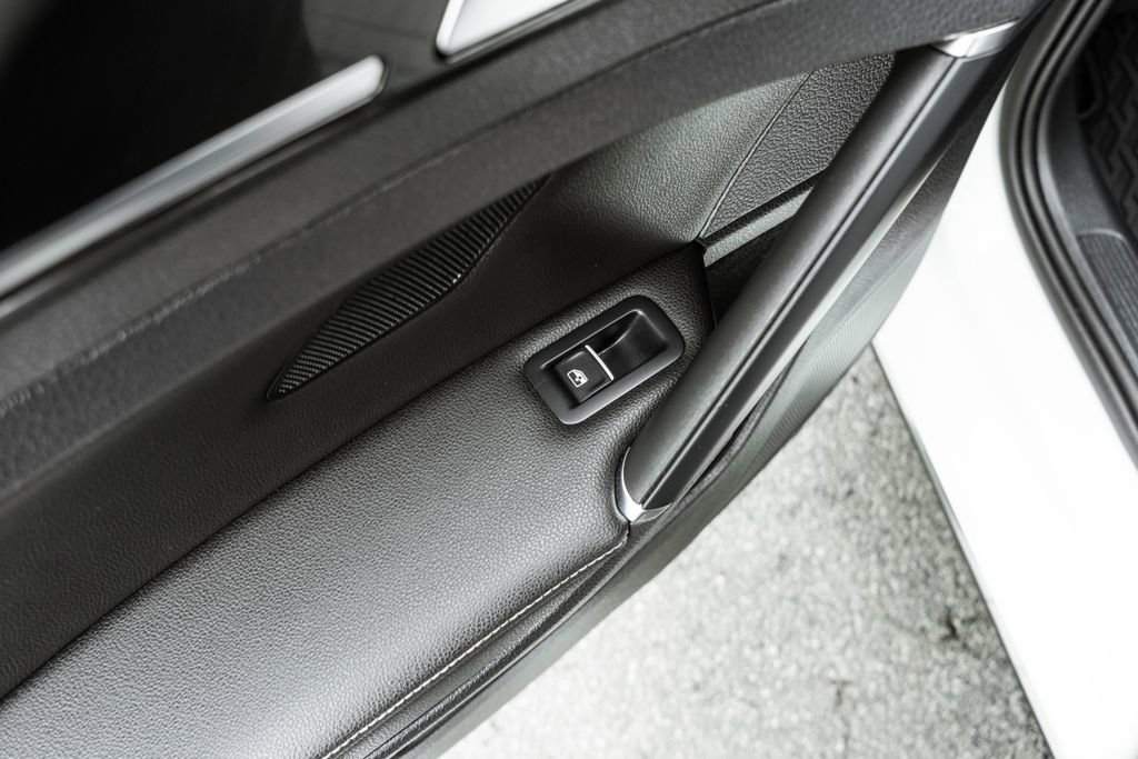 Used 2019 Volkswagen Golf R 4-Door AWD/4WD image 26