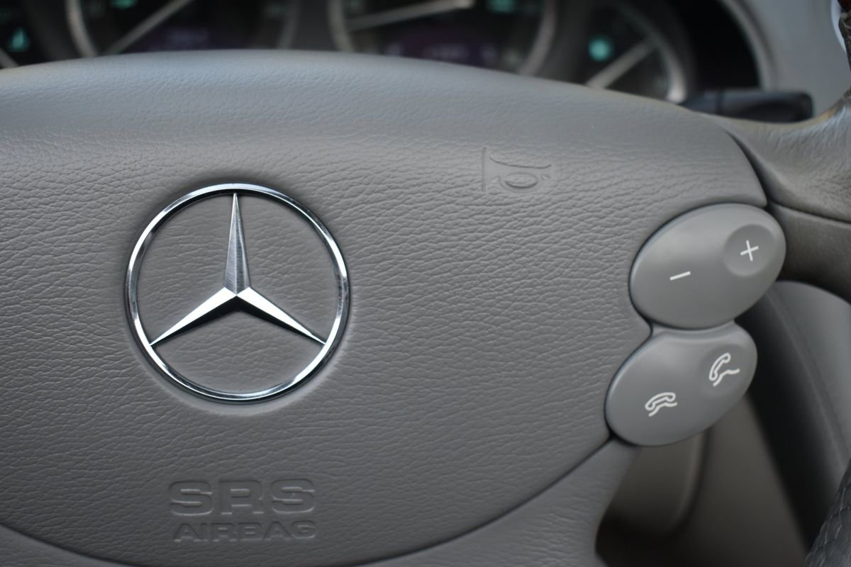 Used 2005 Mercedes-Benz SL 600 image 32