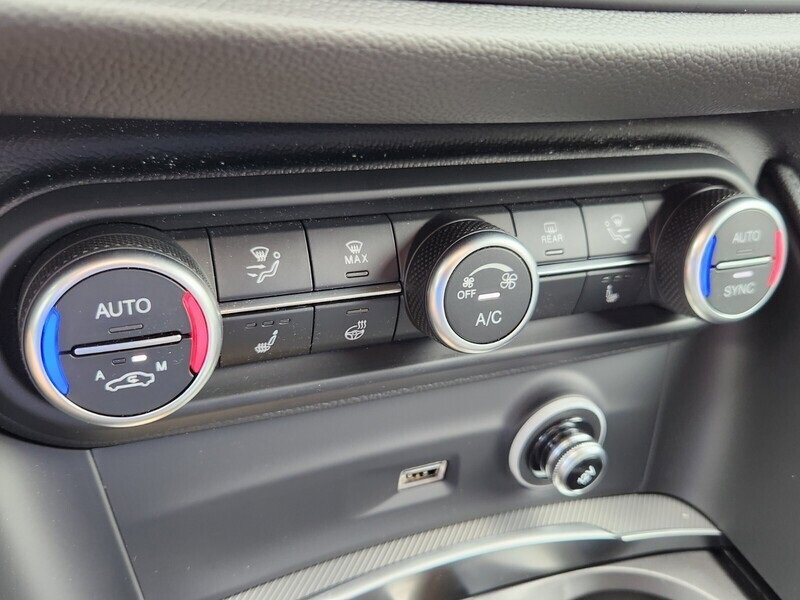 New 2025 Alfa Romeo Stelvio Sprint image 8