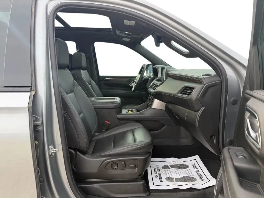 Used 2023 Chevrolet Tahoe Z71 w/ Luxury Package AWD/4WD image 28