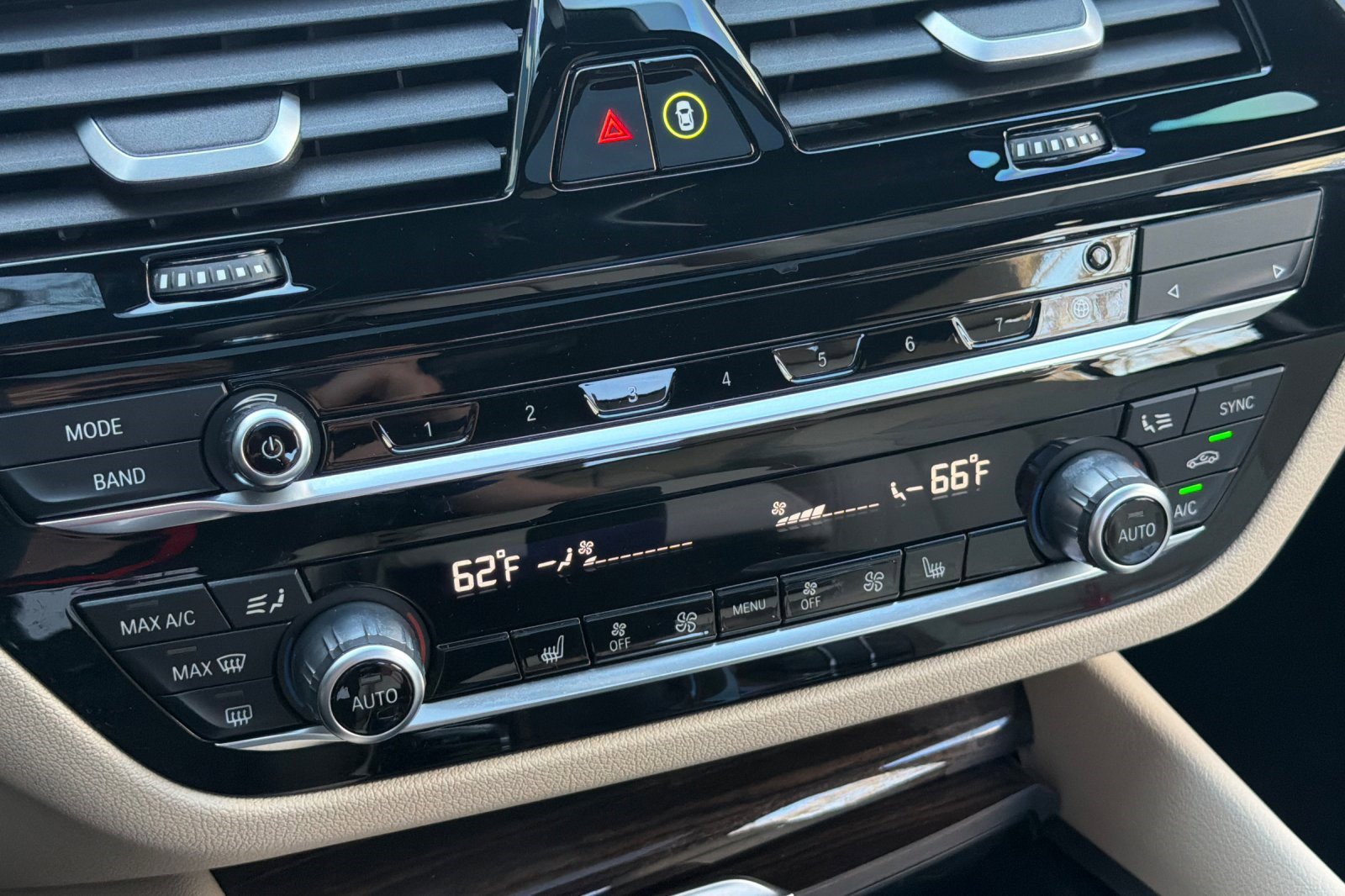 Used 2023 BMW 530i w/ Premium Package image 27