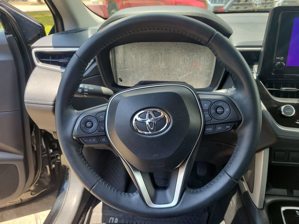 Certified 2025 Toyota Corolla Cross LE FWD image 18