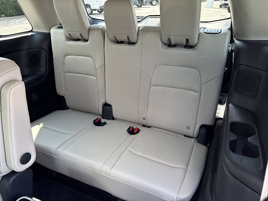 Used 2024 Nissan Pathfinder SL w/ SL Premium Package FWD image 12