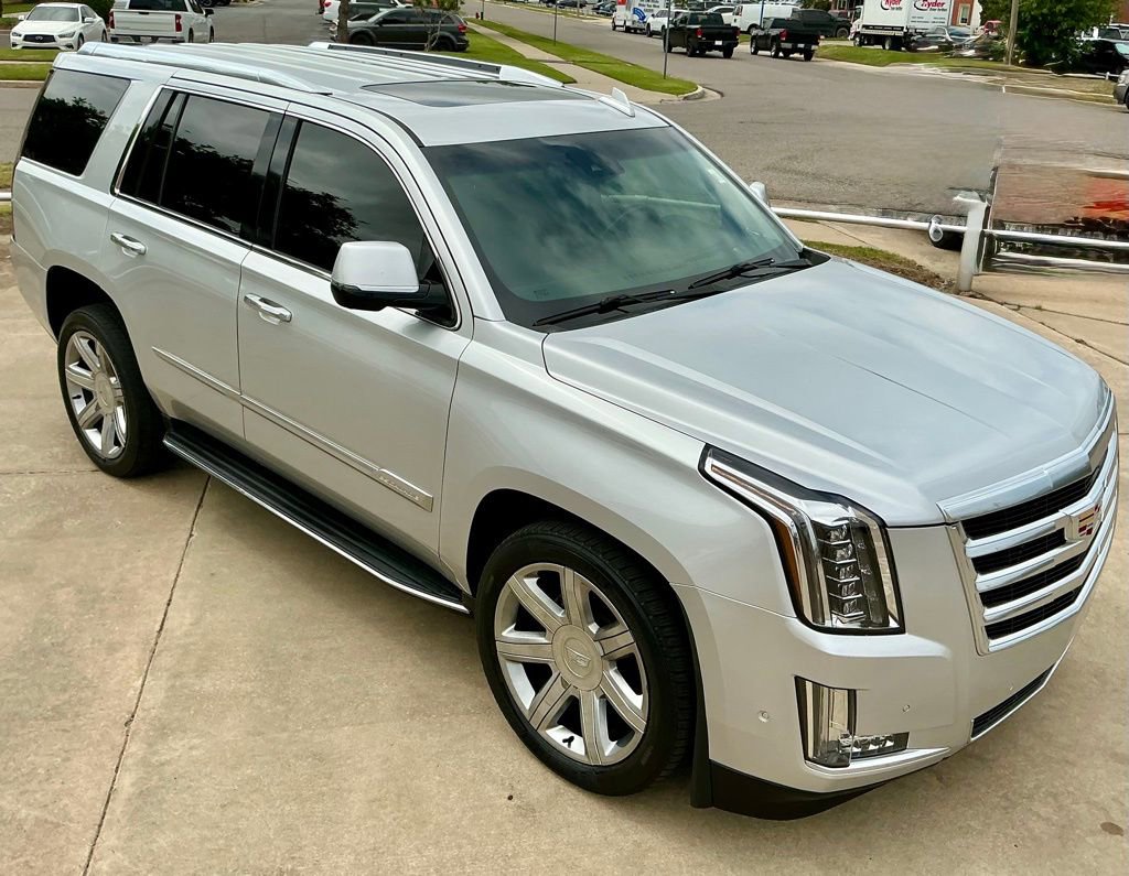 Used 2019 Cadillac Escalade Luxury AWD/4WD image 4