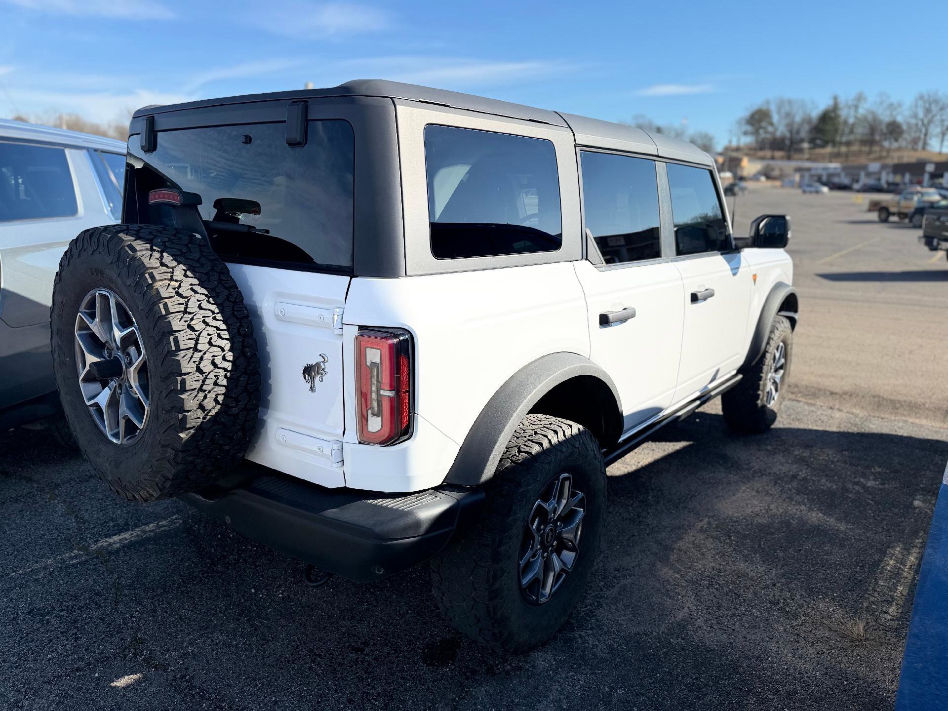 Used 2023 Ford Bronco Badlands image 2