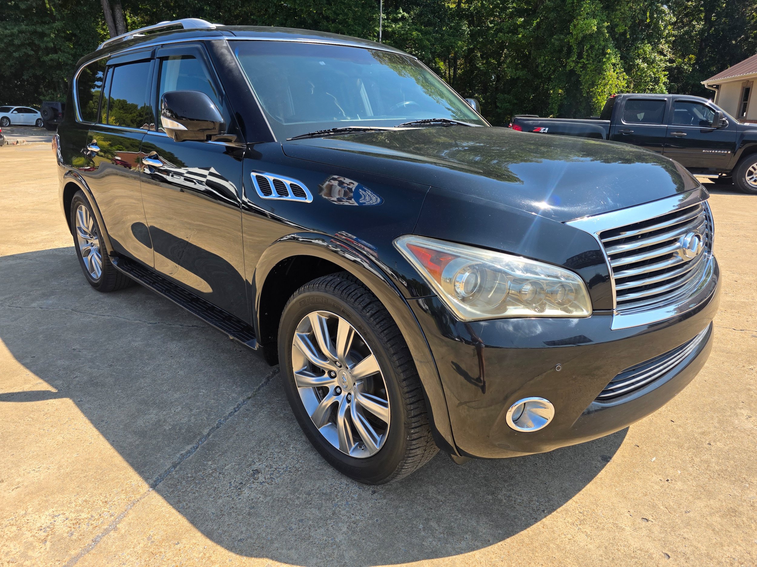 Used 2012 INFINITI QX56 2WD w/ Theater Pkg image 3