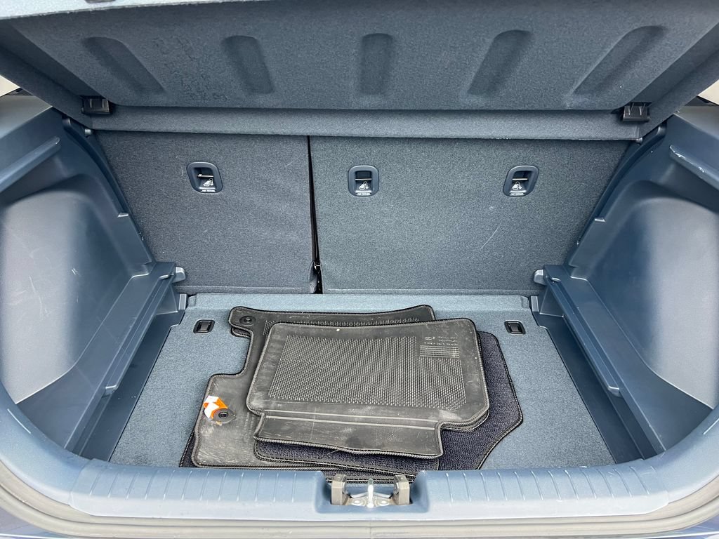 Used 2025 Hyundai Venue Limited FWD image 16