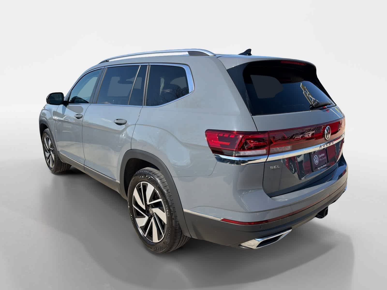 Used 2025 Volkswagen Atlas SEL AWD/4WD image 4