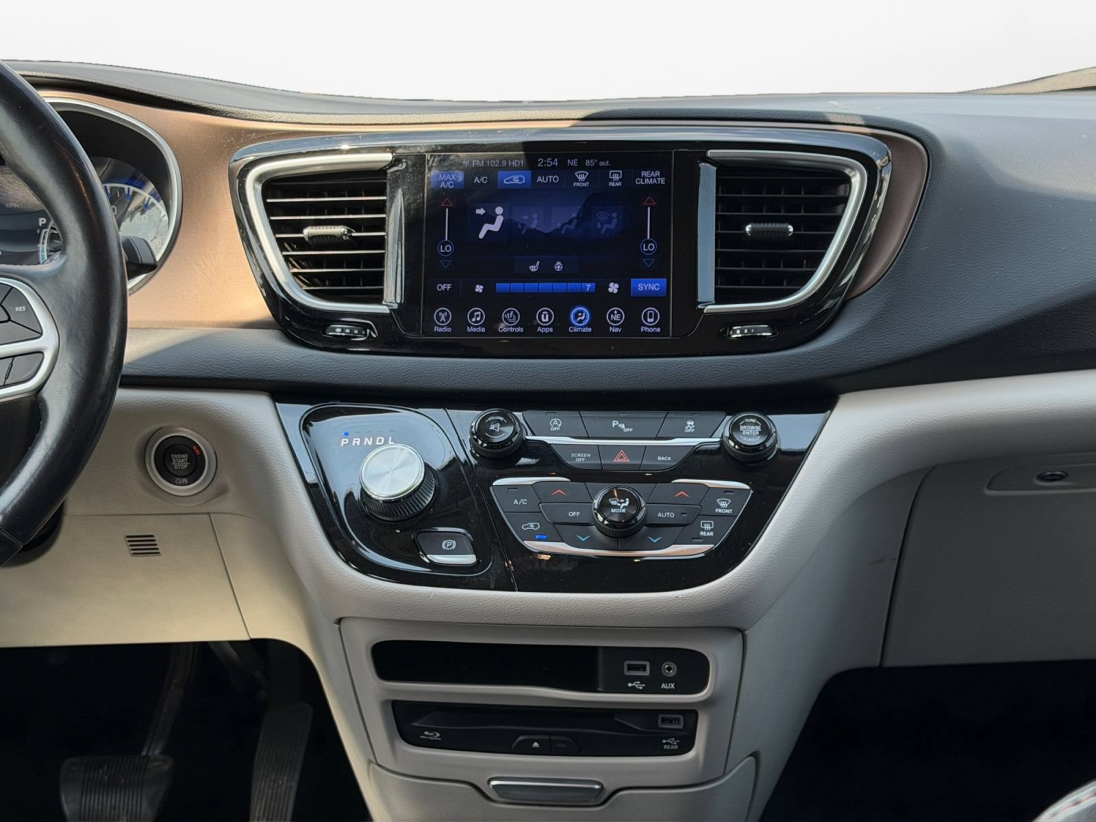 Used 2017 Chrysler Pacifica Touring-L Plus FWD image 11