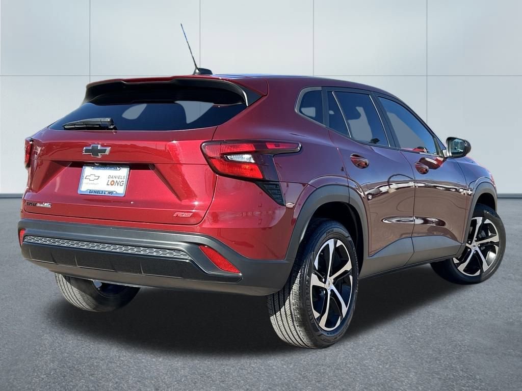 Used 2024 Chevrolet Trax RS image 2