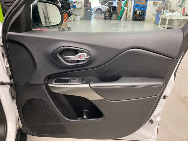 Used 2020 Jeep Cherokee Limited image 27