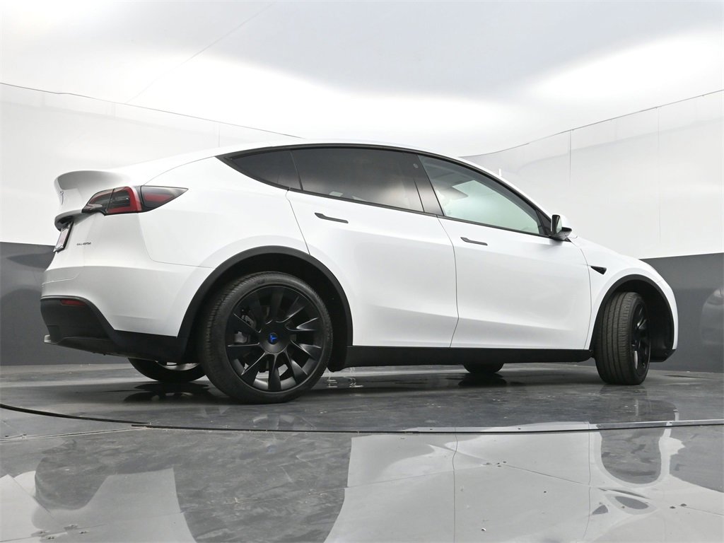 Used 2023 Tesla Model Y Long Range image 28