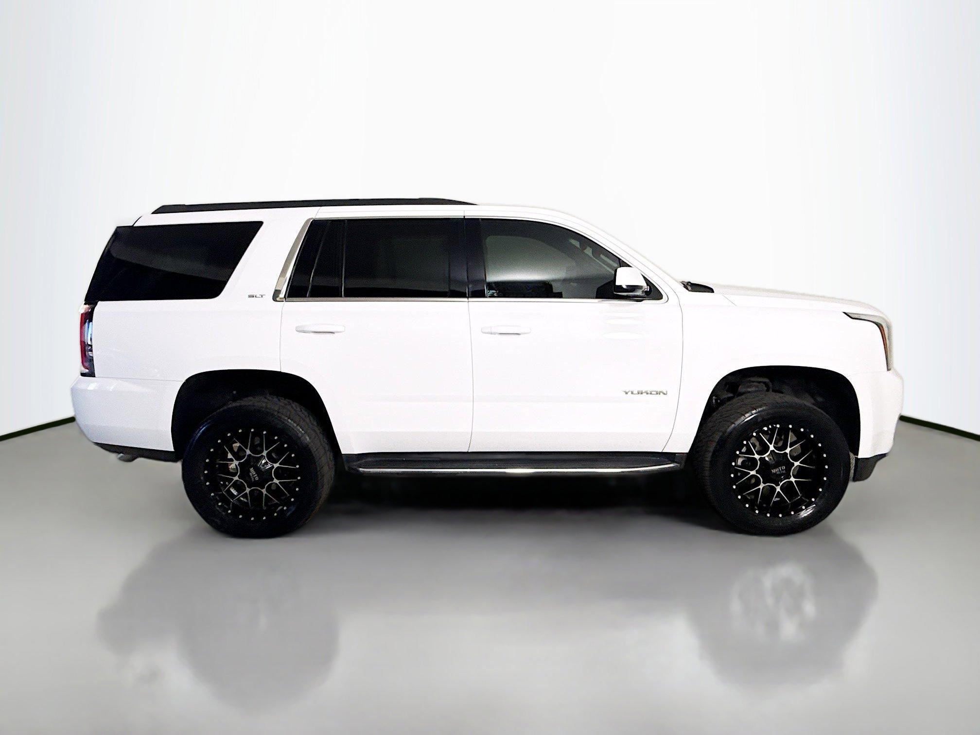 Used 2018 GMC Yukon SLT w/ HD Trailering Package image 11