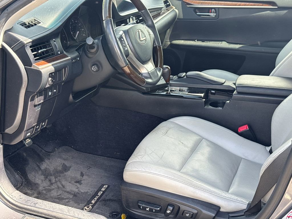 Used 2015 Lexus ES 350 w/ Luxury Package image 9