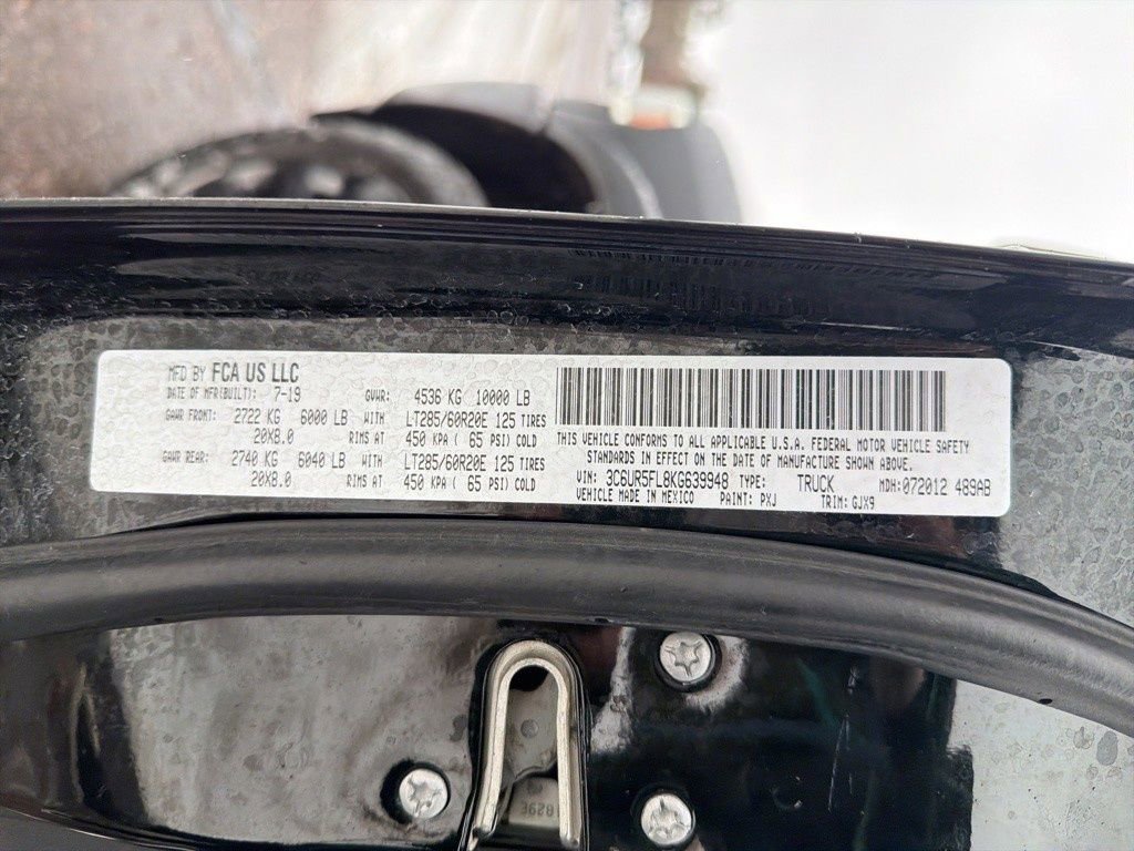 Used 2019 RAM 2500 Laramie w/ Black Appearance Package image 18