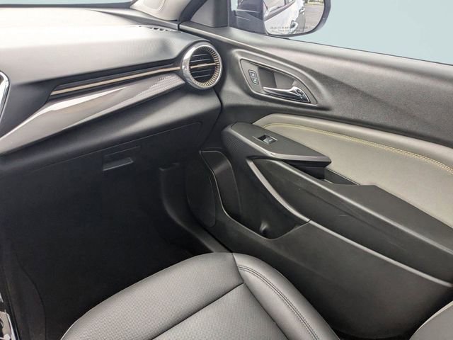 Used 2025 Chevrolet Trax ACTIV w/ Sunroof Package image 22