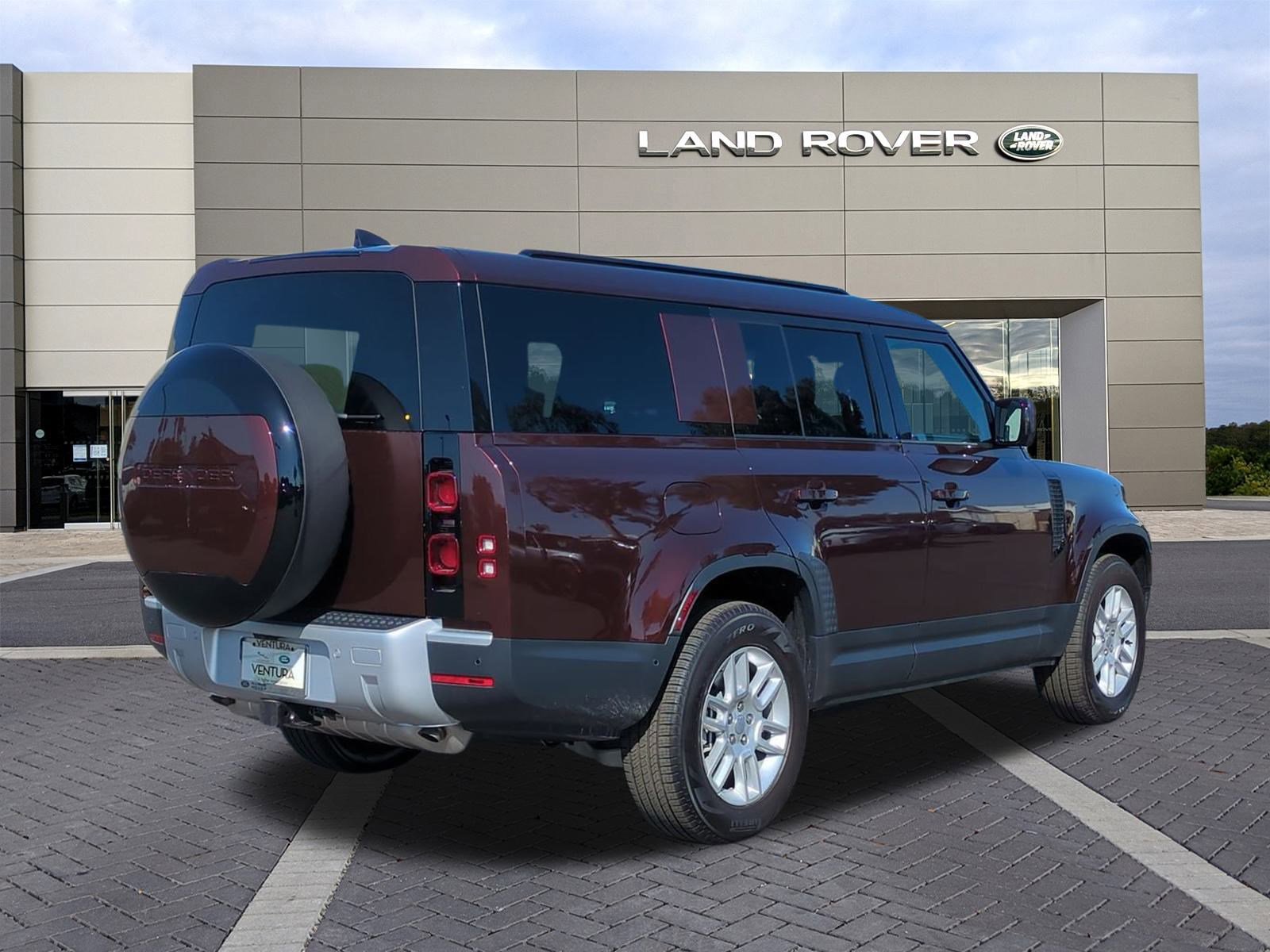 New 2025 Land Rover Defender 130 S image 5