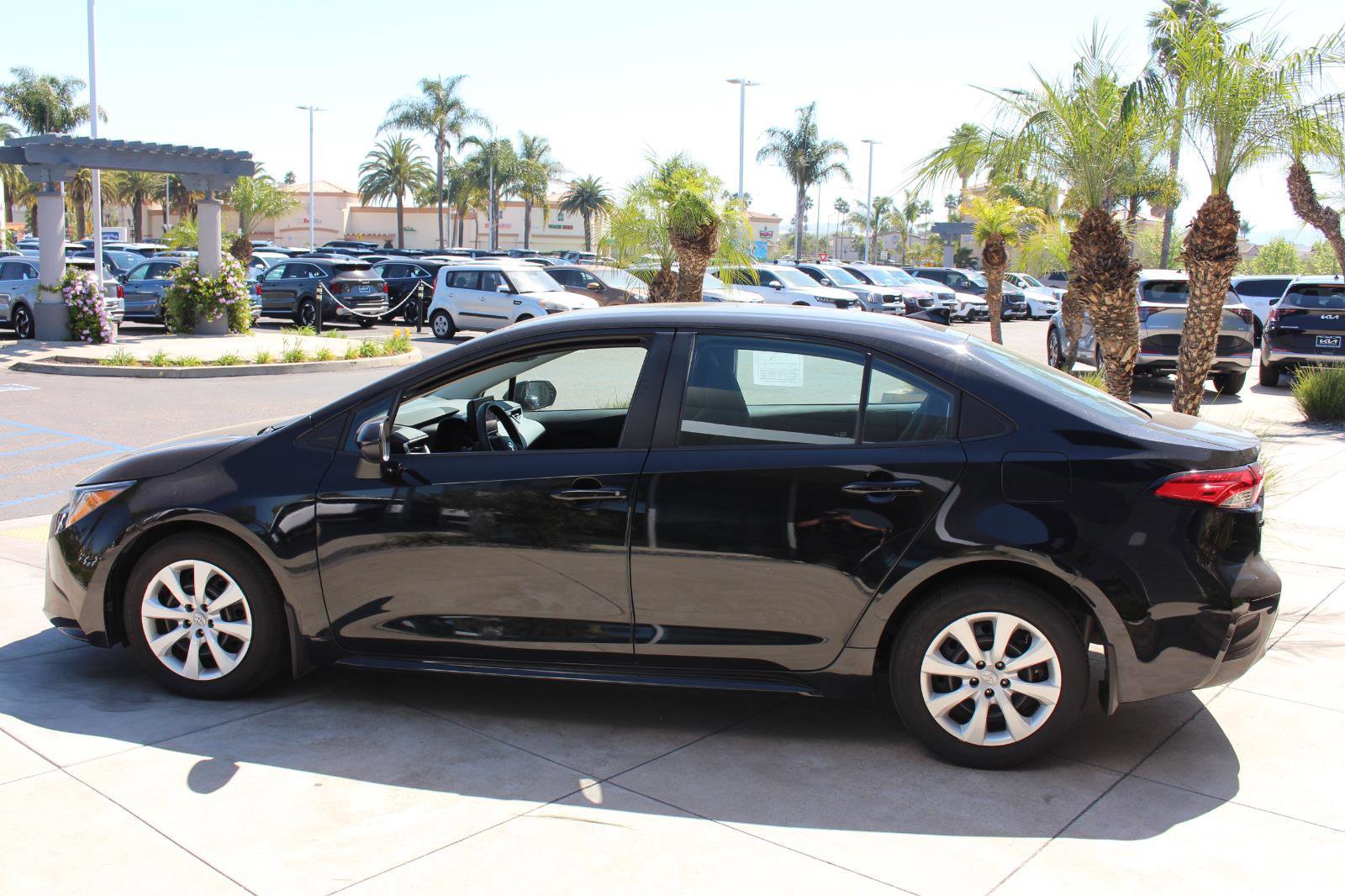 Used 2023 Toyota Corolla LE image 6