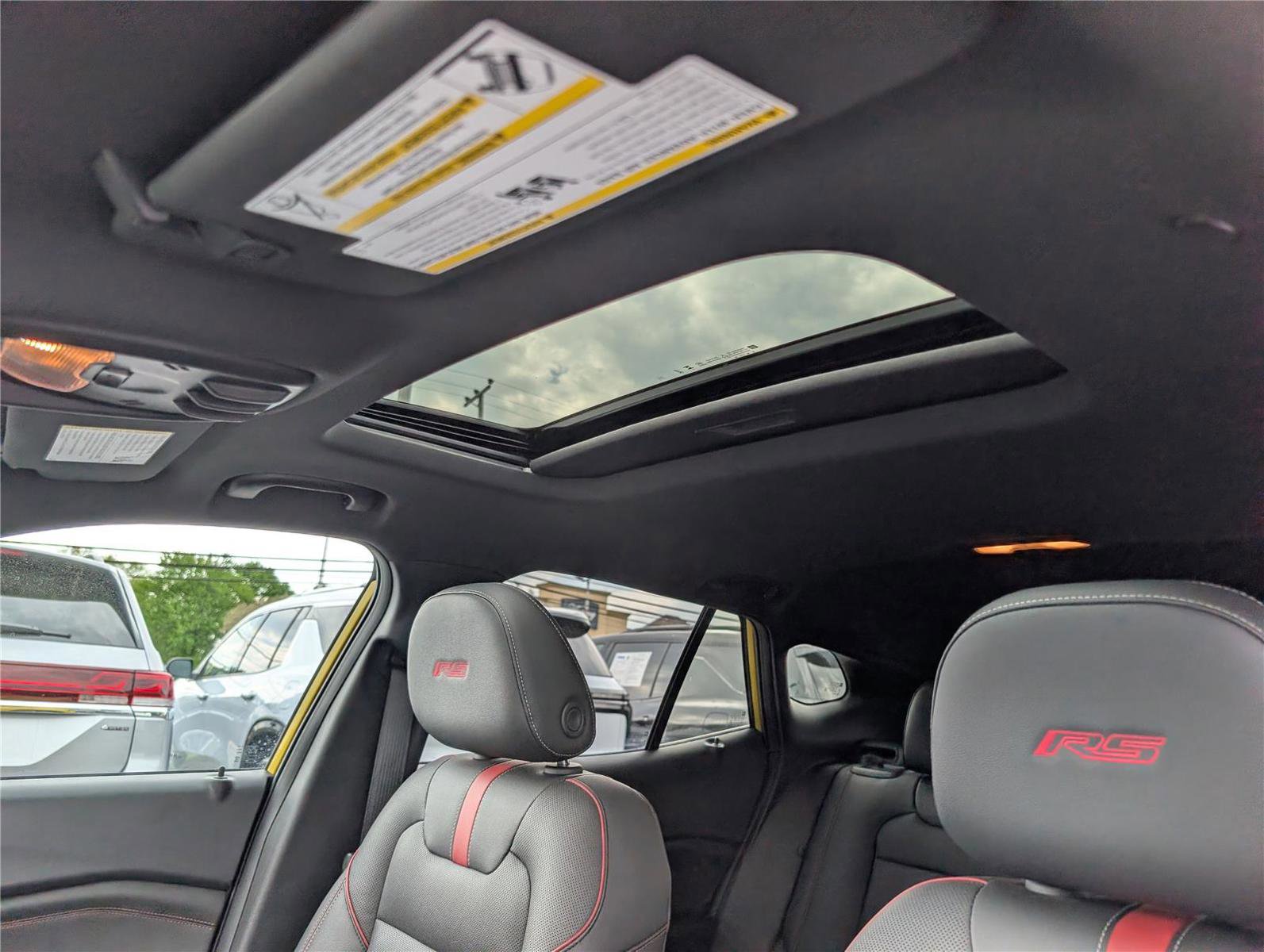 Used 2025 Chevrolet Trax RS w/ Sunroof Package FWD image 28