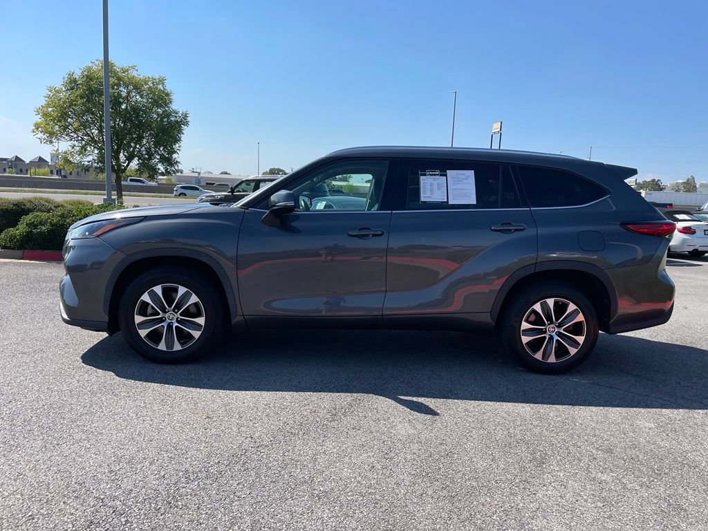 Used 2021 Toyota Highlander XLE FWD image 4