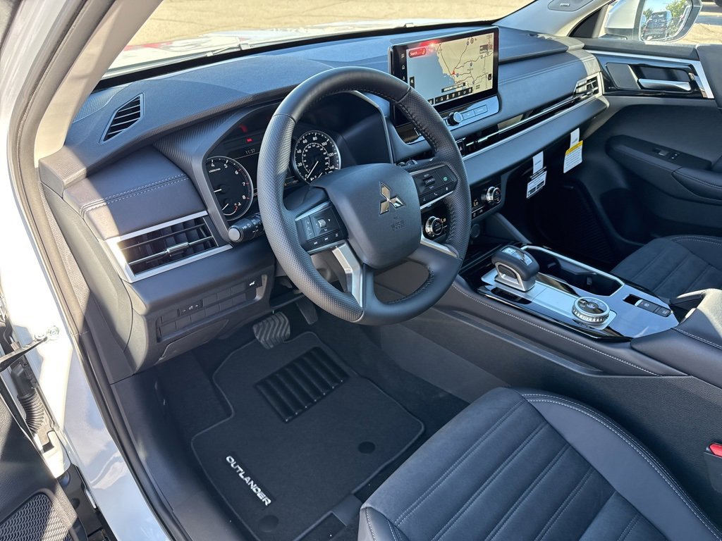 New 2025 Mitsubishi Outlander SE image 19