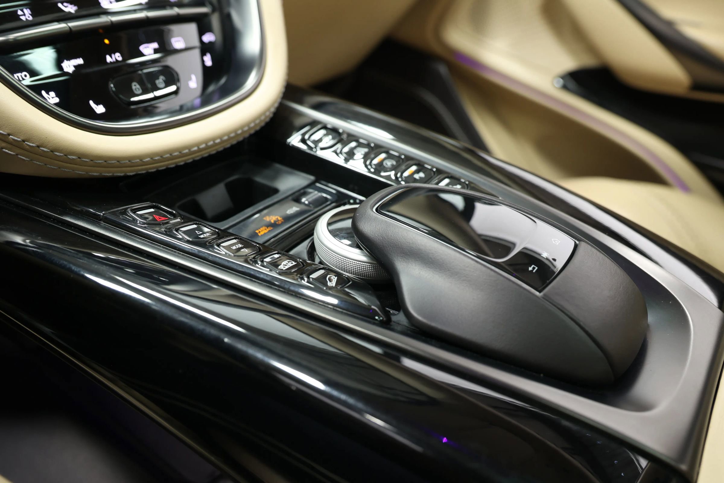 Used 2021 Aston Martin DBX image 45