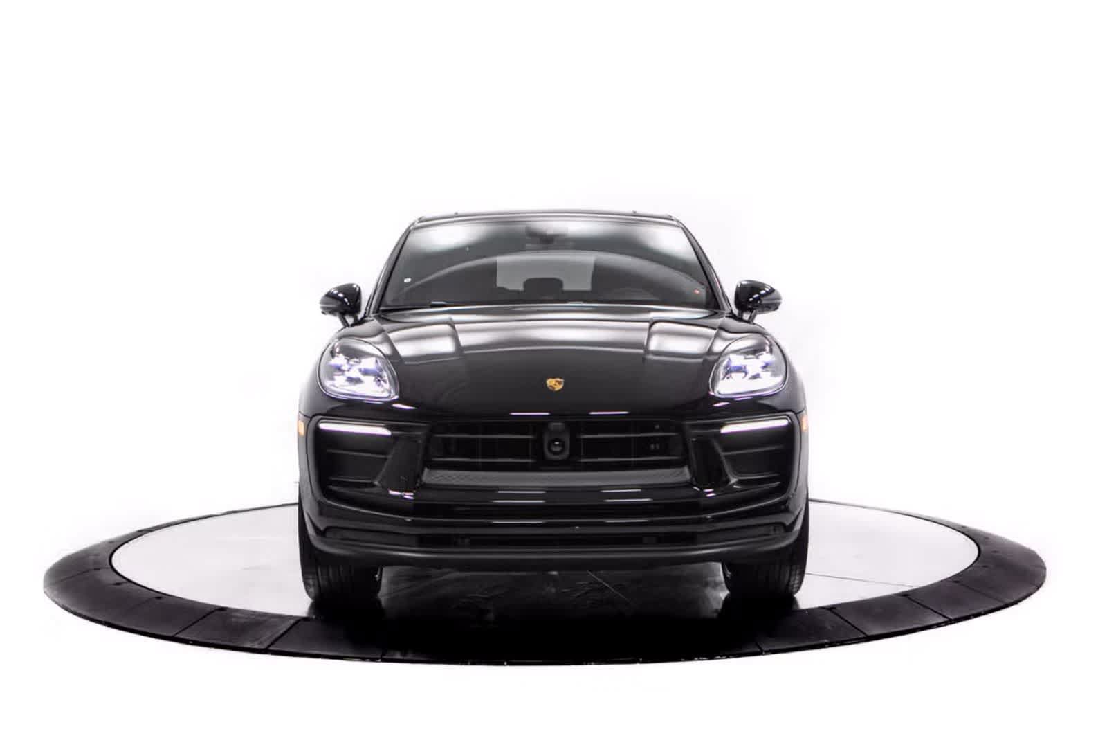 Certified 2026 Porsche Macan AWD/4WD image 10
