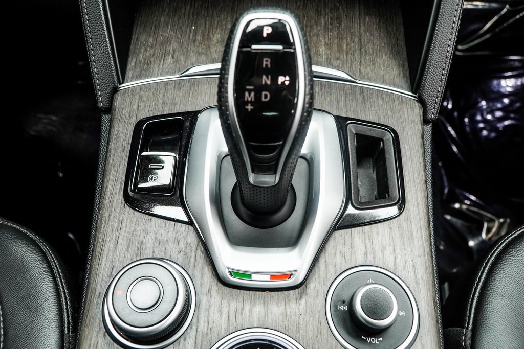 Used 2023 Alfa Romeo Stelvio Ti image 22