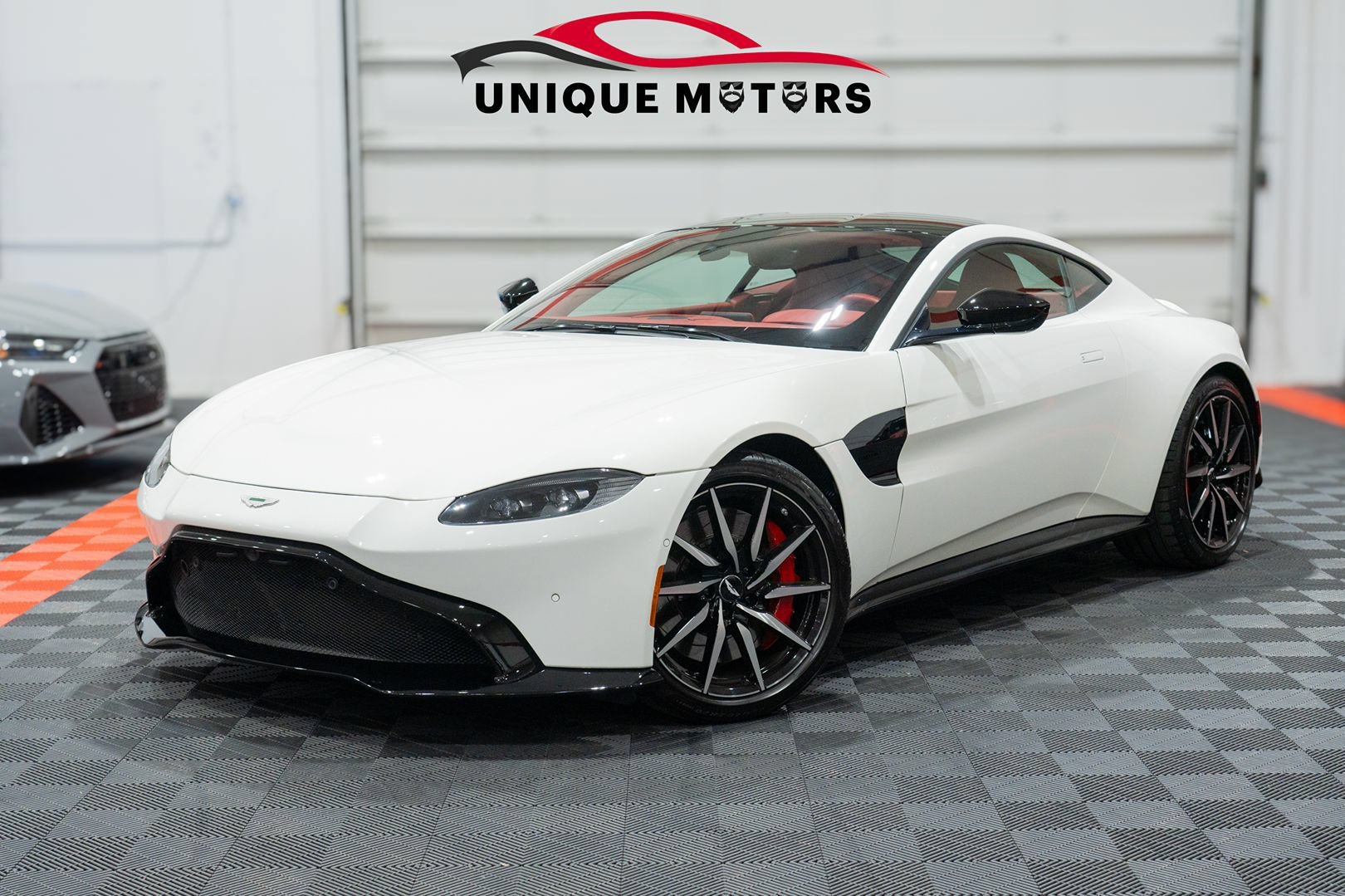 Used 2019 Aston Martin V8 Vantage Coupe RWD image 1