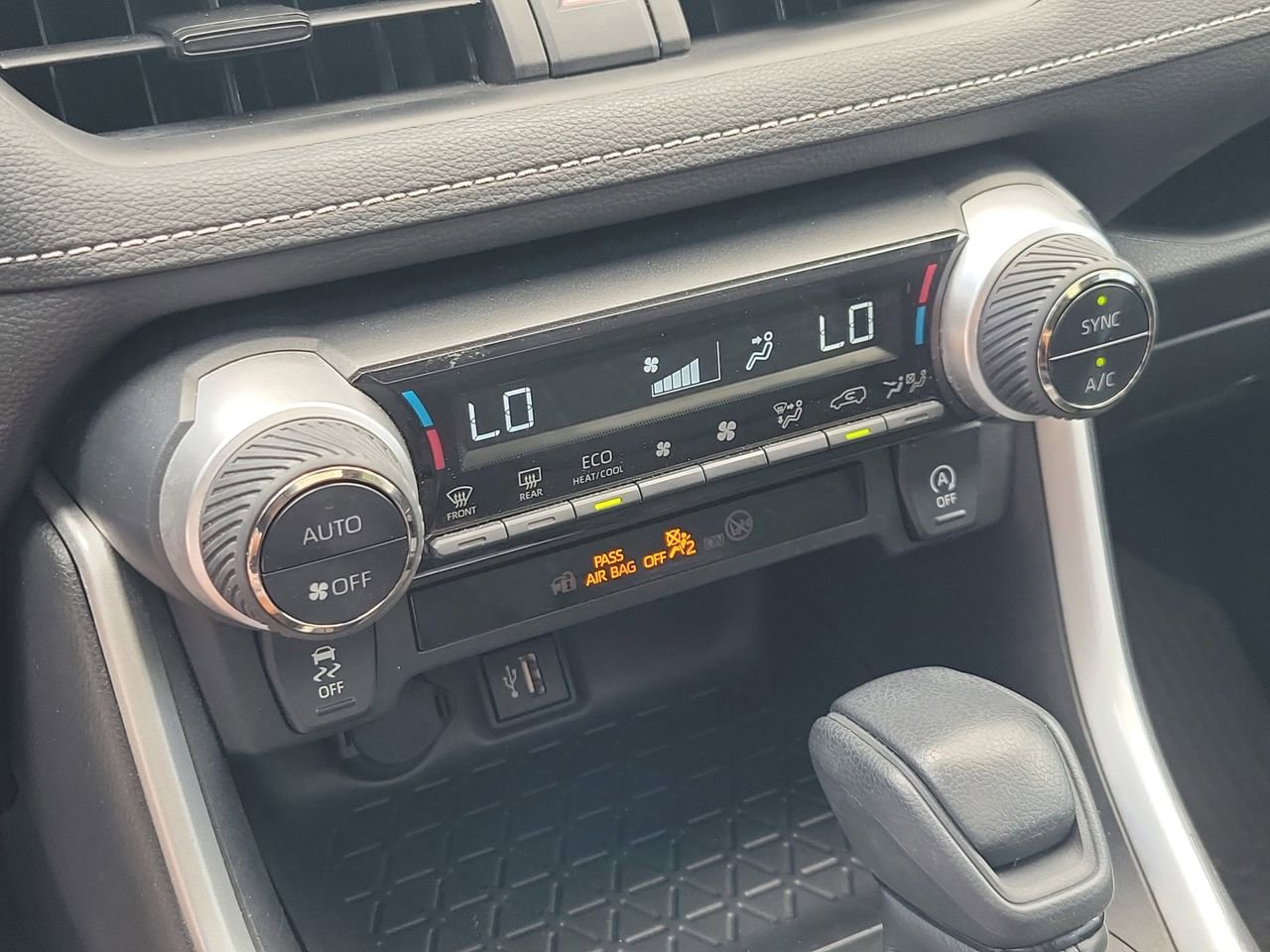 Used 2023 Toyota RAV4 XLE w/ Convenience Package FWD image 28