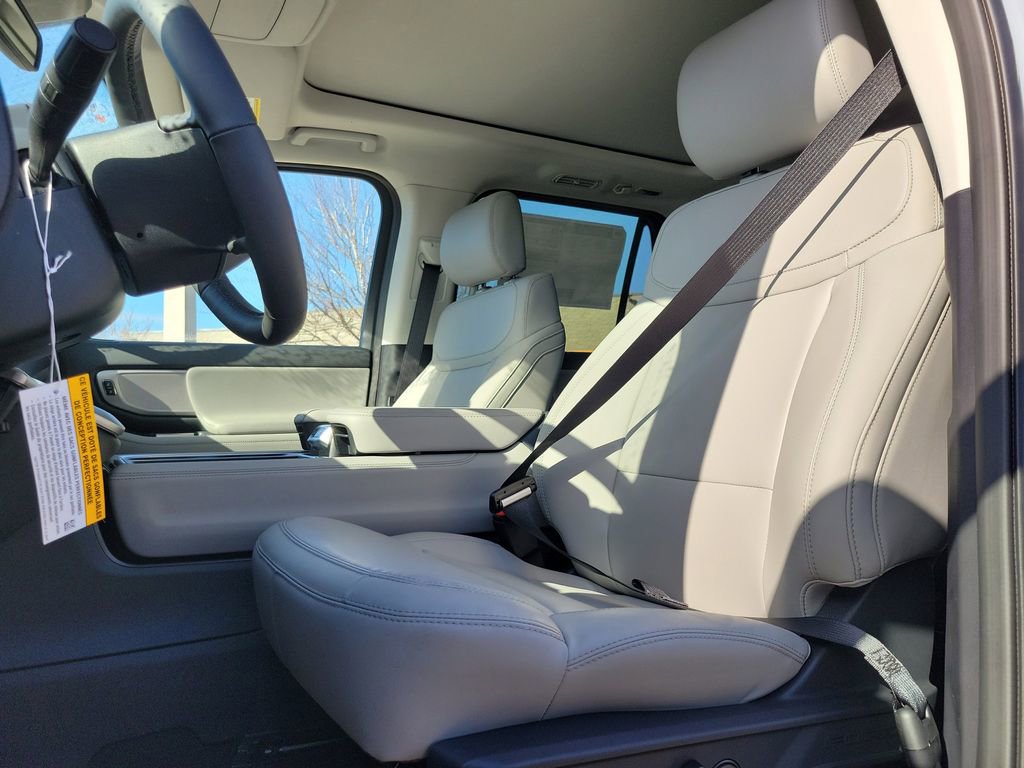 New 2026 Ford Expedition Active image 18