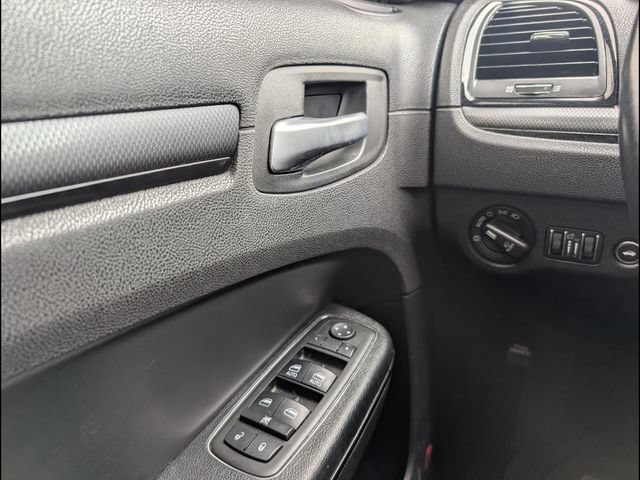 Used 2014 Chrysler 300 S RWD image 16