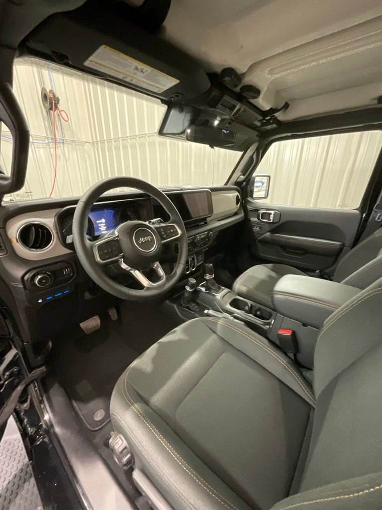 Used 2025 Jeep Wrangler Unlimited Sahara image 9