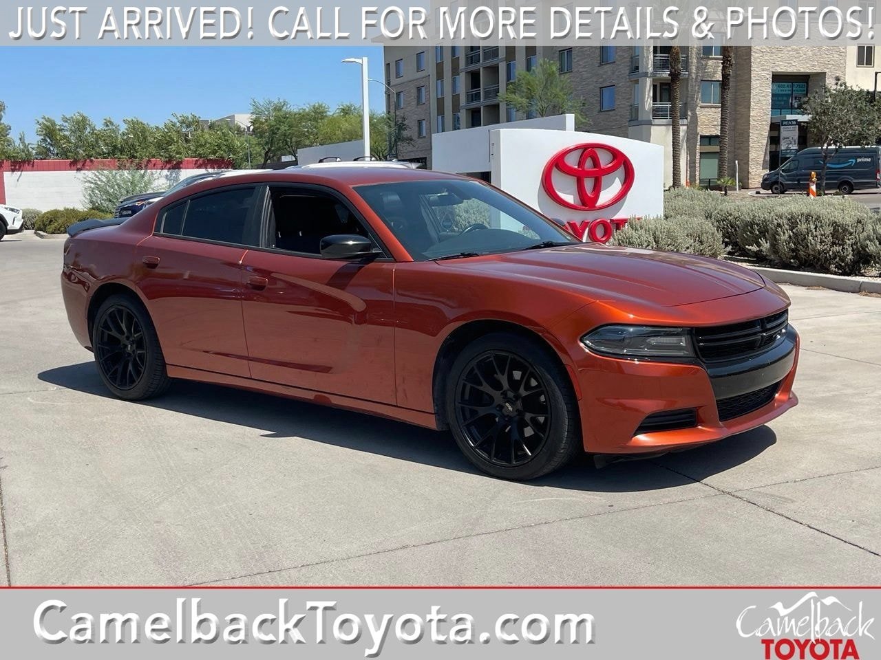 Used 2020 Dodge Charger SXT w/ Blacktop Package RWD image 1
