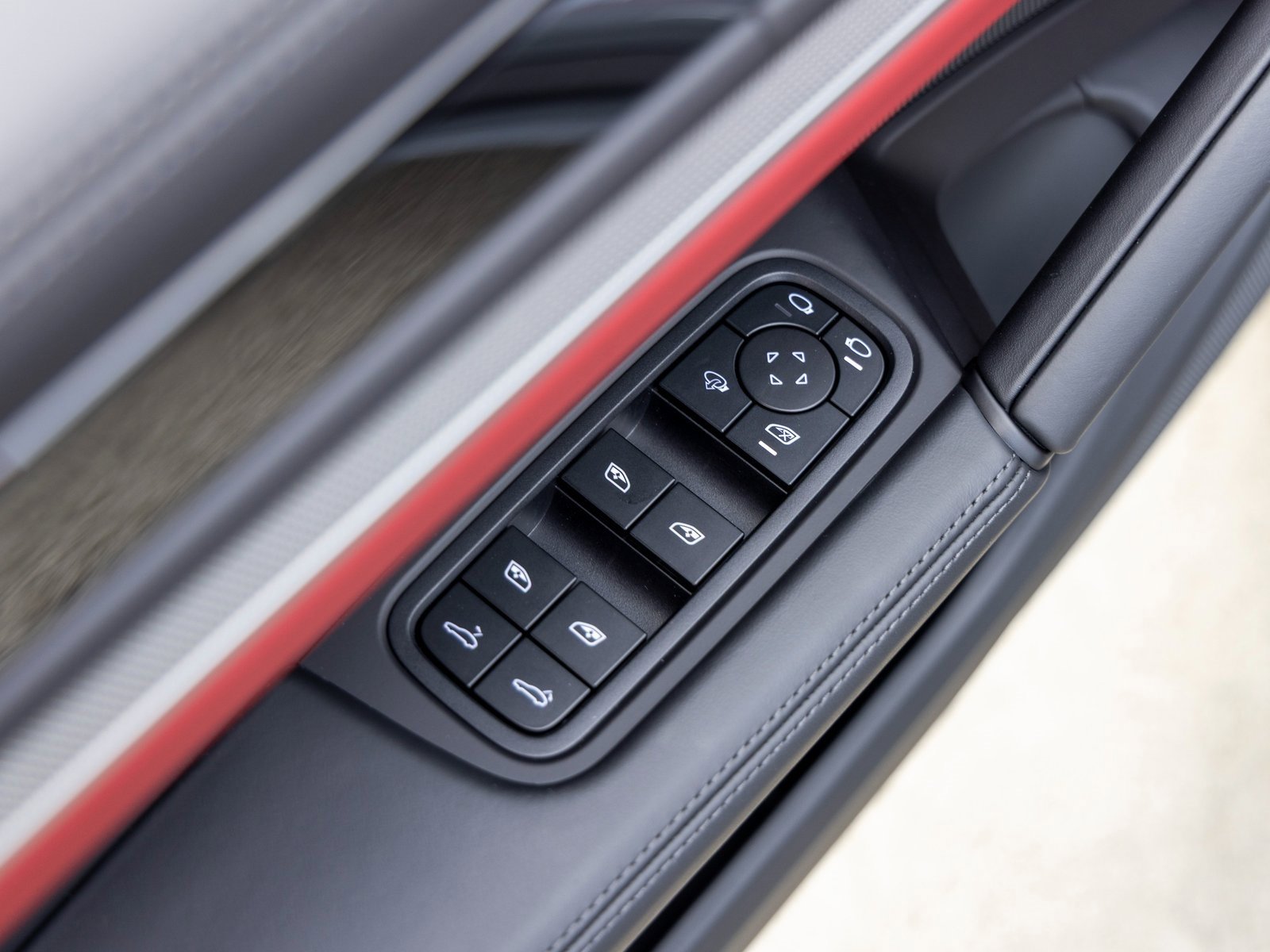 New 2026 Porsche Cayenne S image 24