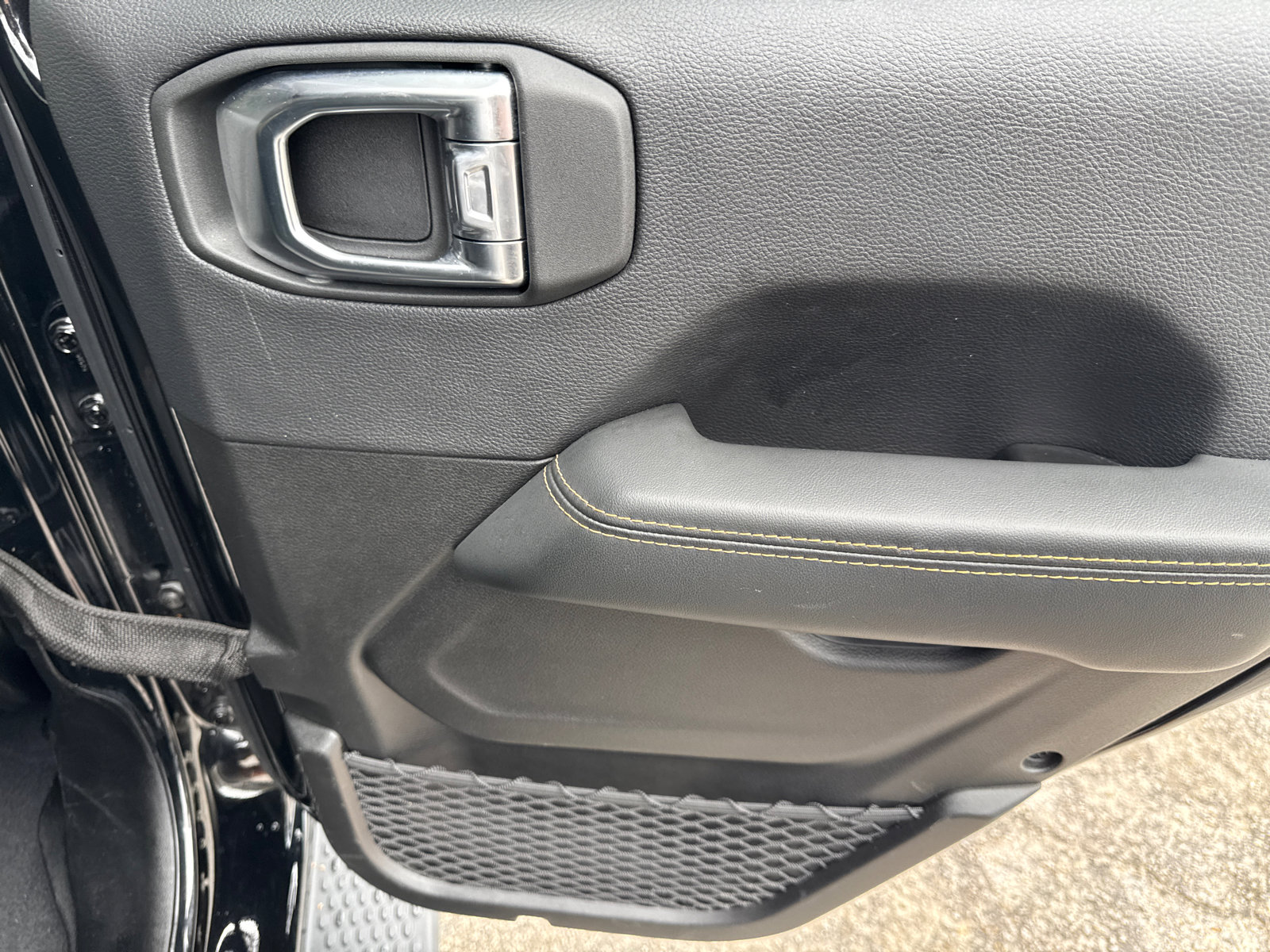 Used 2025 Jeep Wrangler Sahara image 16