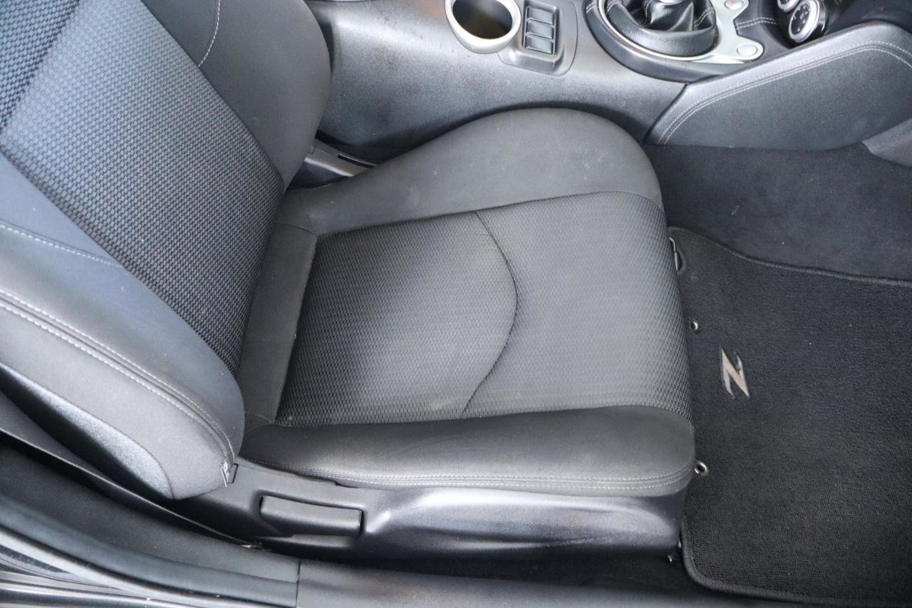 Used 2014 Nissan 370Z Coupe RWD image 27