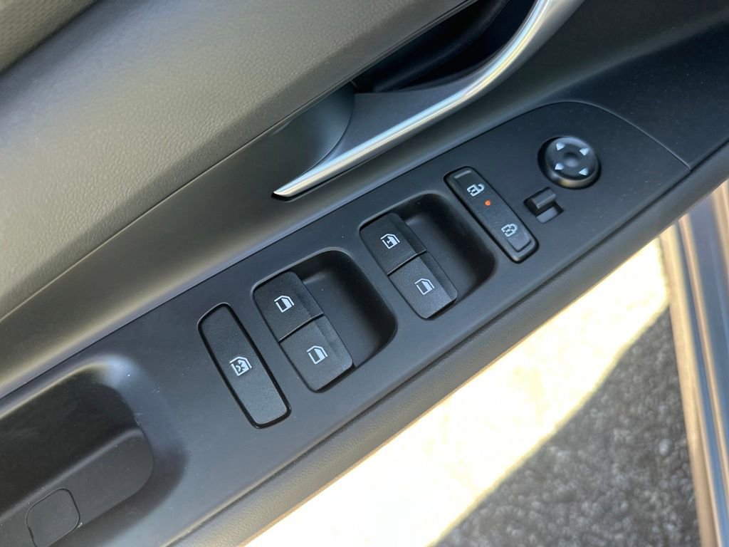 Used 2026 Hyundai Elantra SE FWD image 12