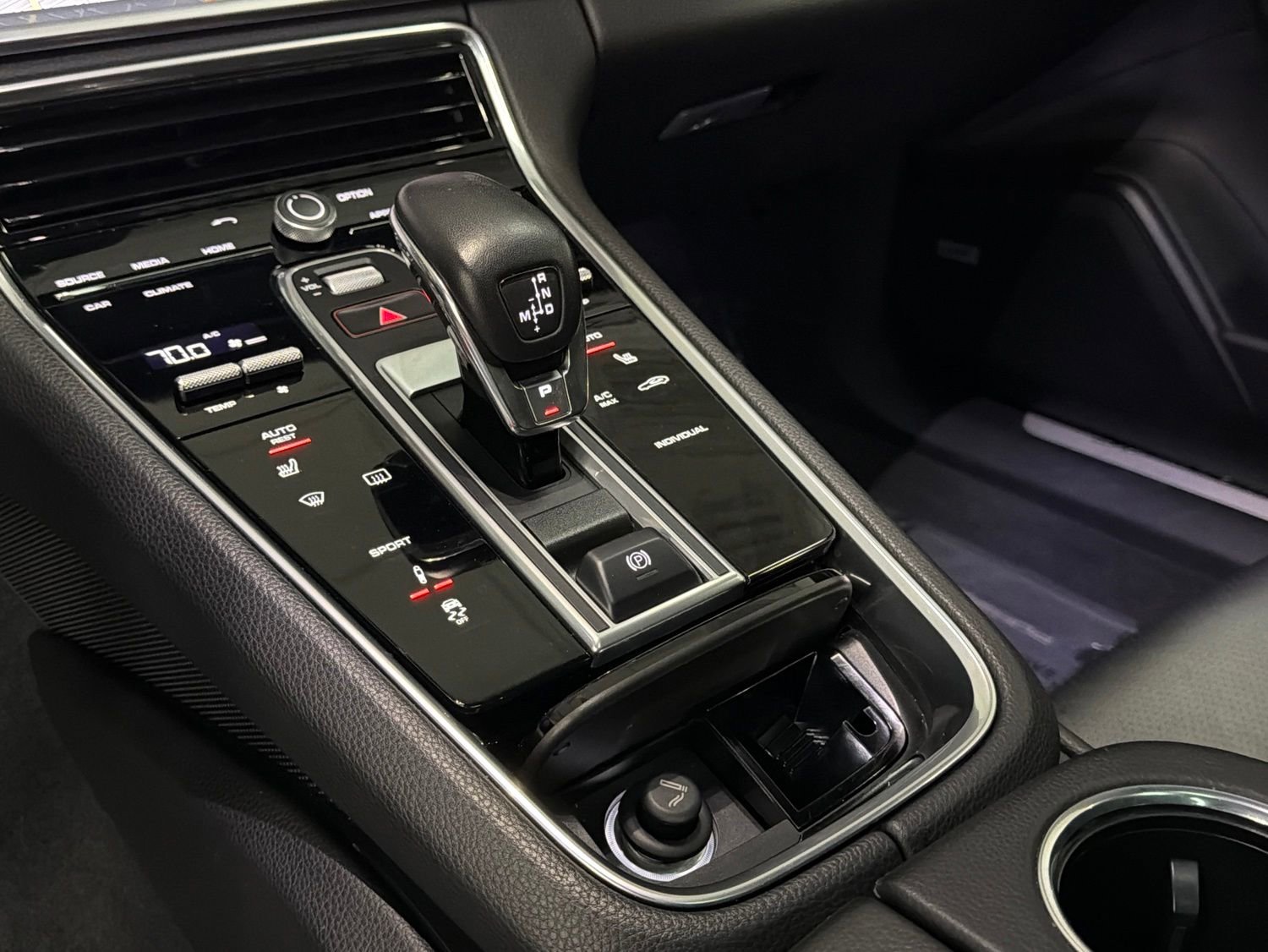 Used 2018 Porsche Panamera 4S AWD/4WD image 33