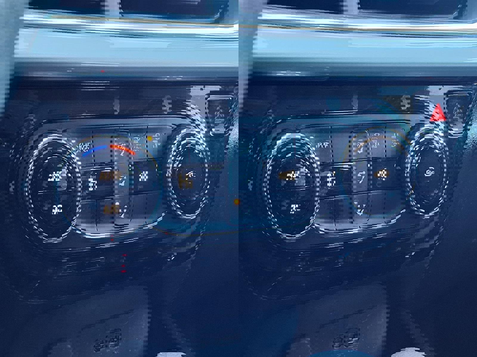 Used 2025 Chevrolet Trax LT image 11