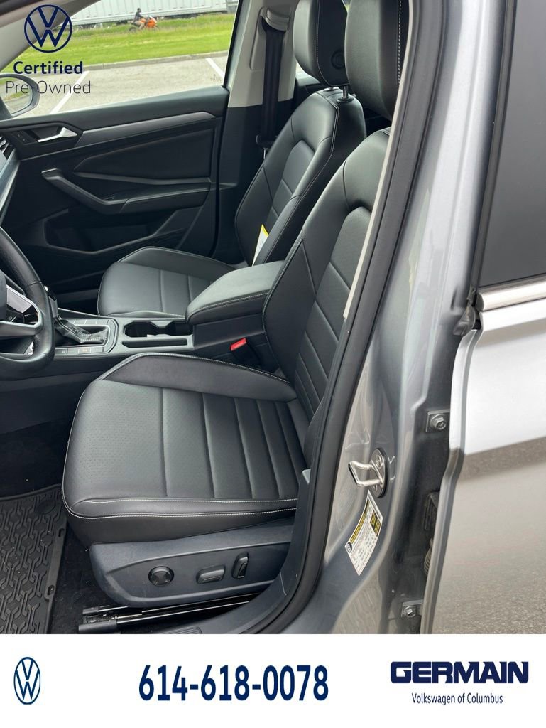 Used 2023 Volkswagen Jetta SE w/ Panoramic Sunroof Package FWD image 19