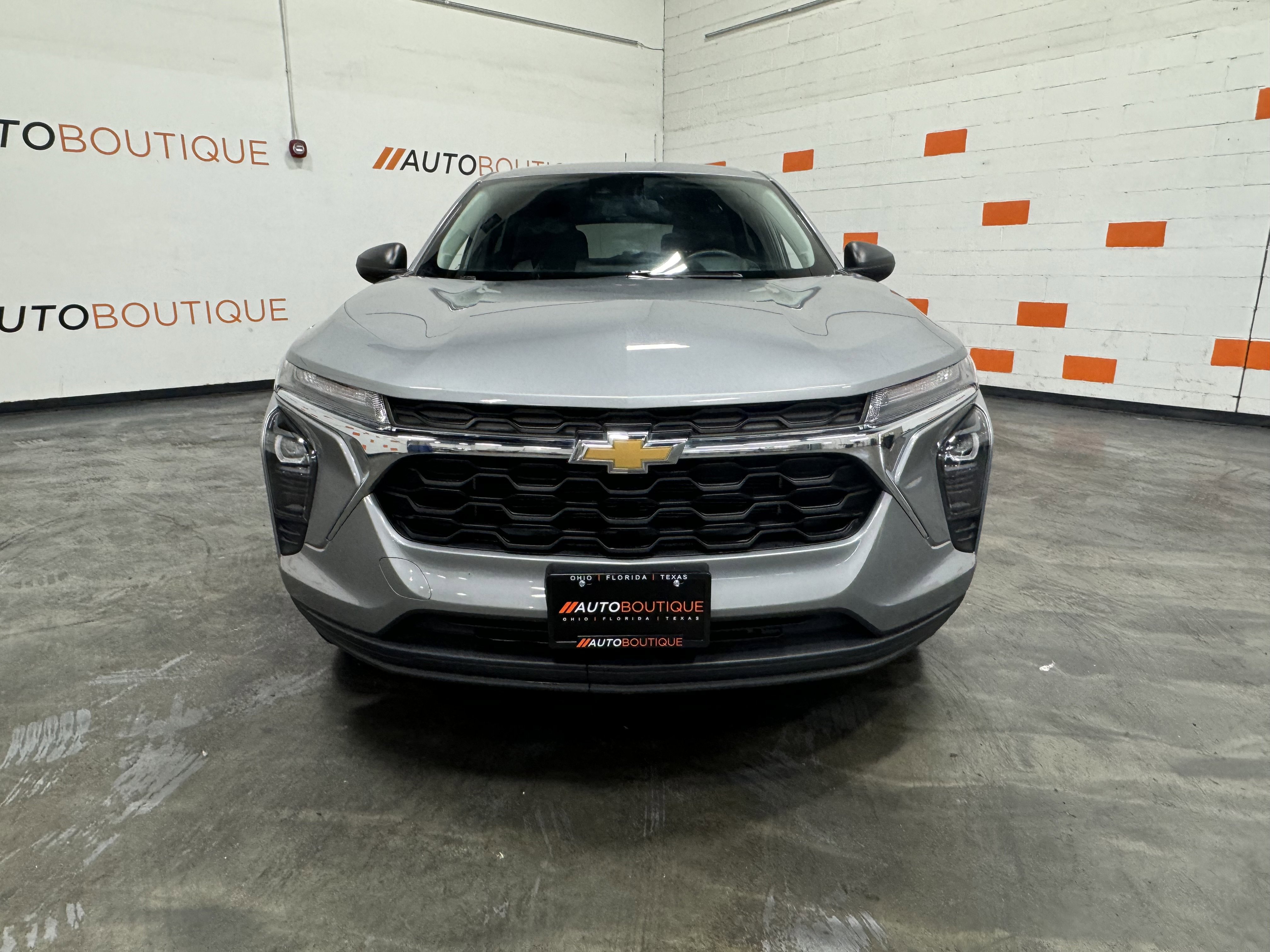 Used 2024 Chevrolet Trax LS w/ Driver Confidence Package FWD image 3