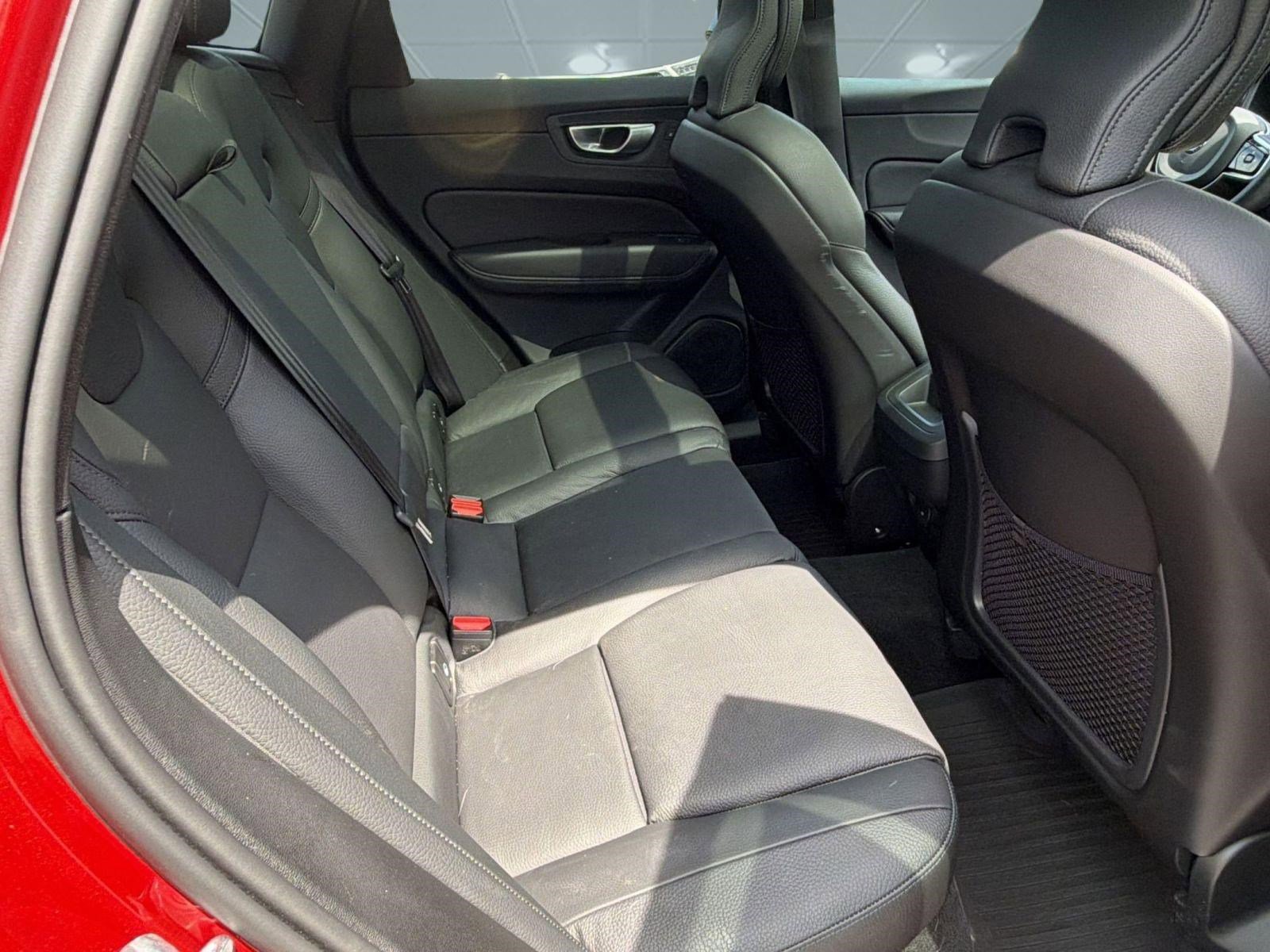Certified 2024 Volvo XC60 B5 Plus w/ Protection Package Premier AWD/4WD image 29