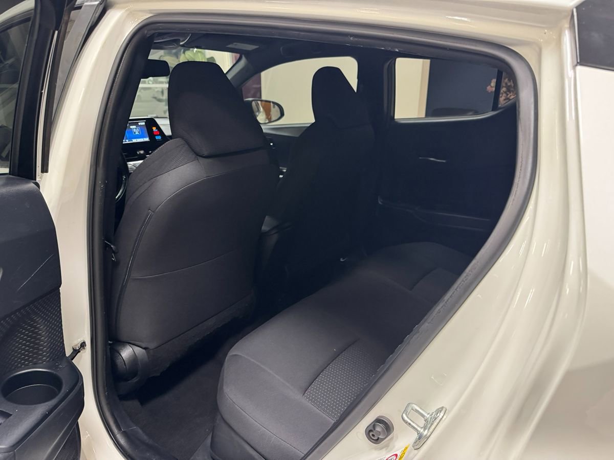 Used 2018 Toyota C-HR XLE image 38