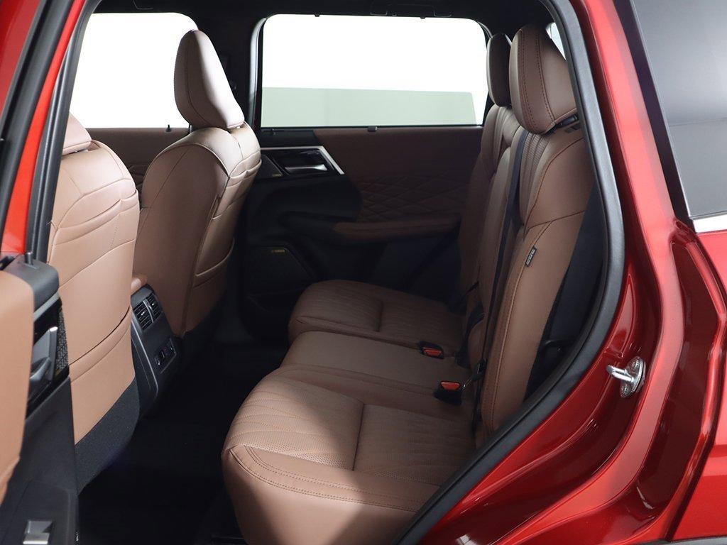 New 2025 Mitsubishi Outlander SEL image 36