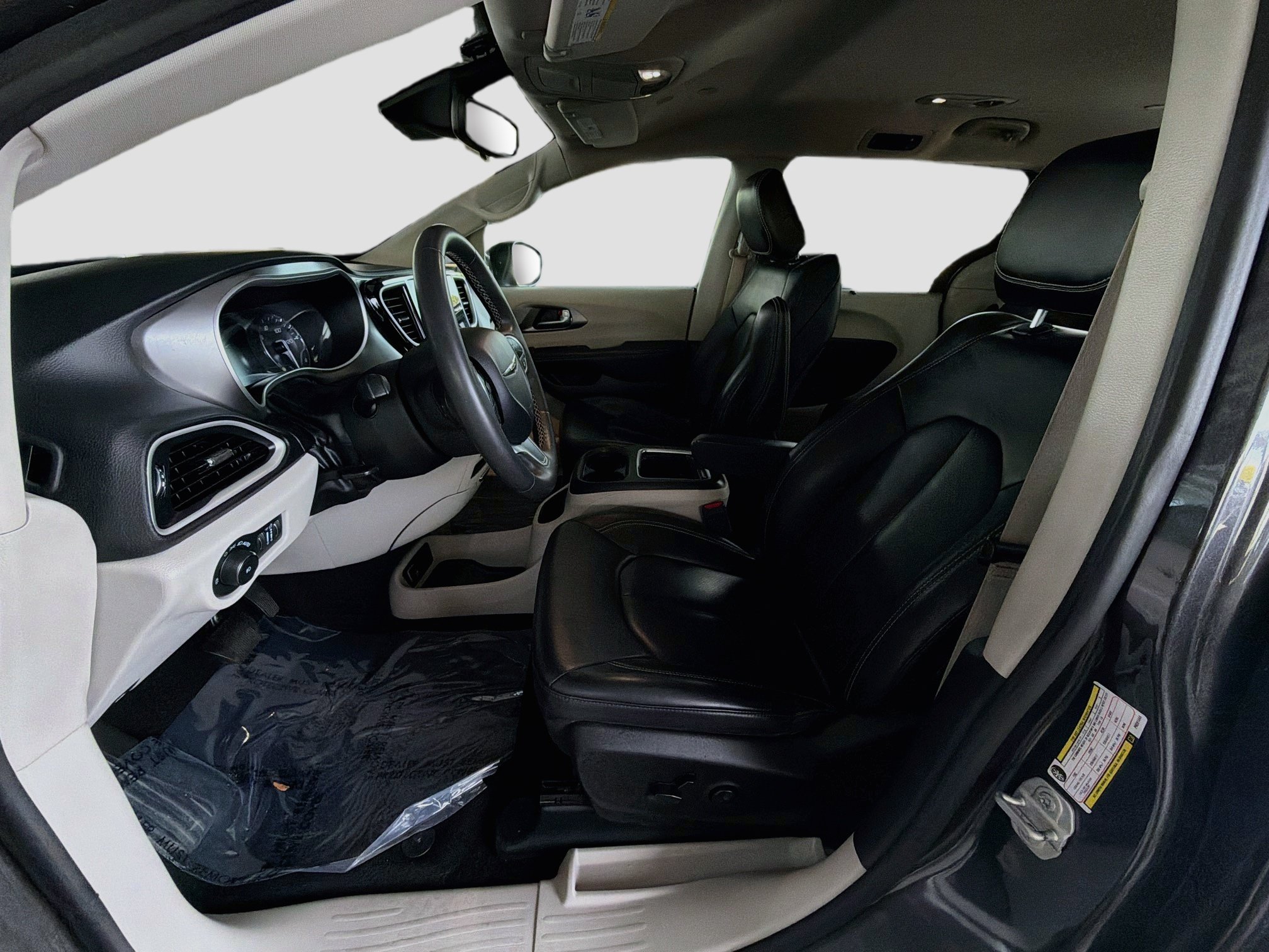 Used 2023 Chrysler Pacifica Touring-L FWD image 13
