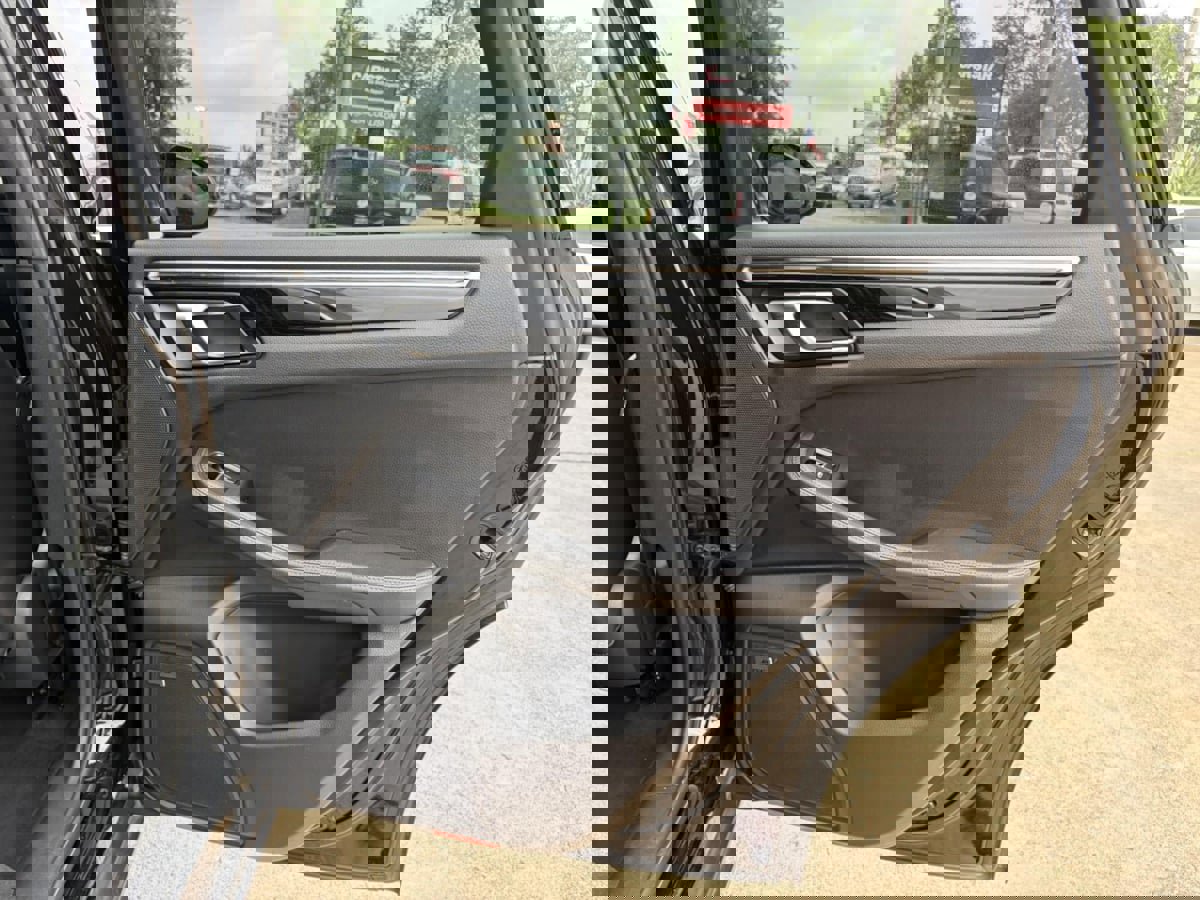 Used 2016 Porsche Macan S image 18