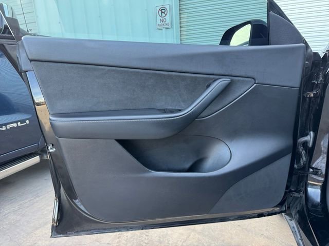 Used 2022 Tesla Model Y Performance image 4