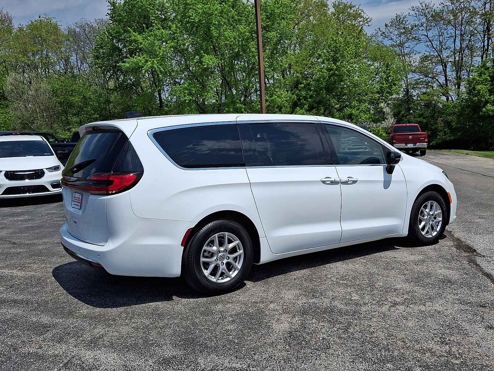 Used 2024 Chrysler Pacifica Touring-L FWD image 12